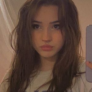 Meet your Posher, Larissa